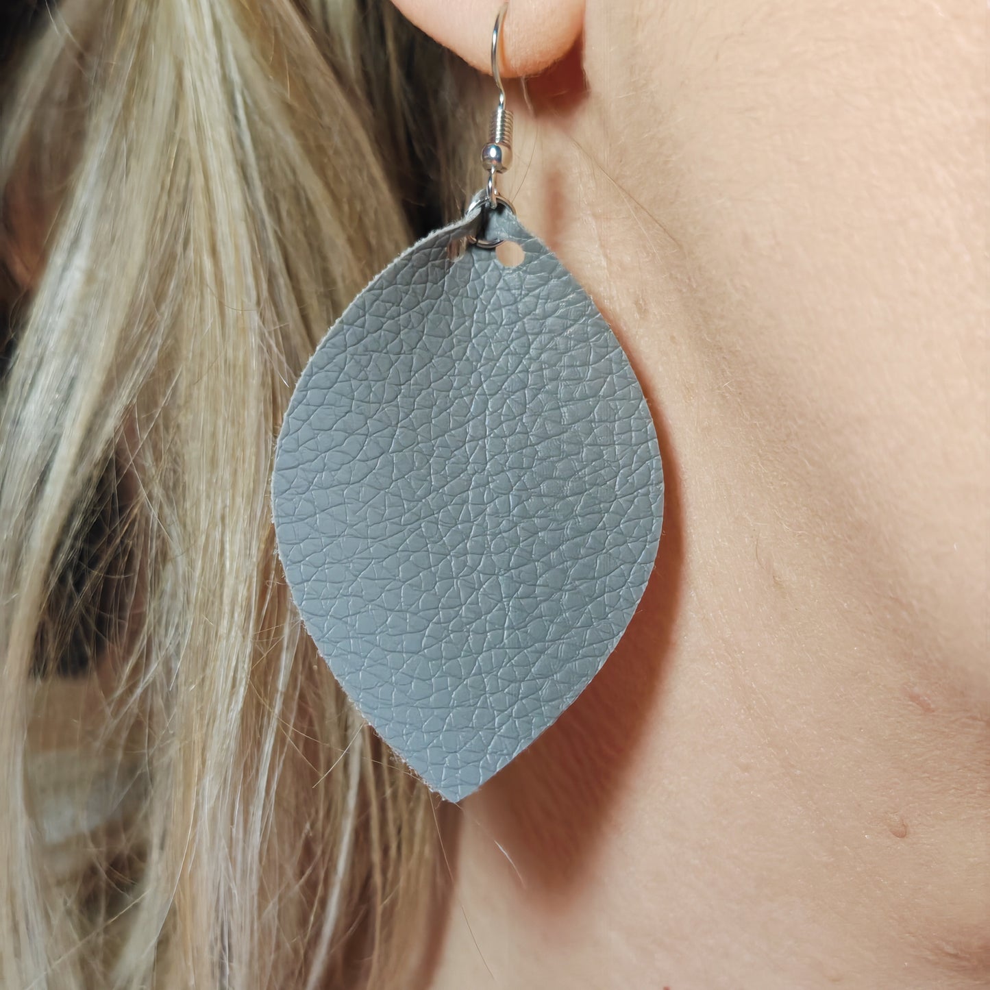 AÉRIENNE - boucles d'oreilles - grande feuille - PLUSIEURS COLORIS