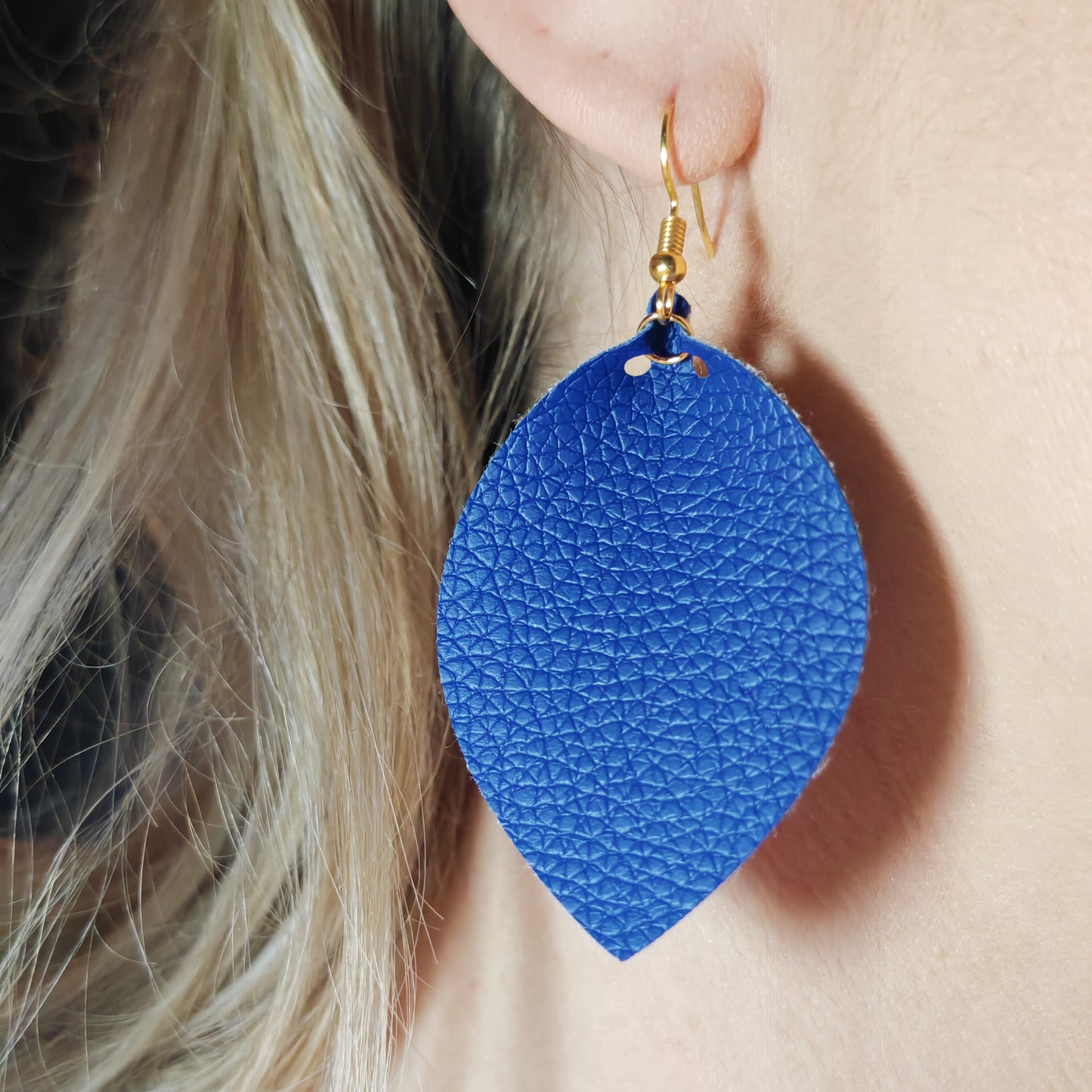 AÉRIENNE - boucles d'oreilles - grande feuille - PLUSIEURS COLORIS