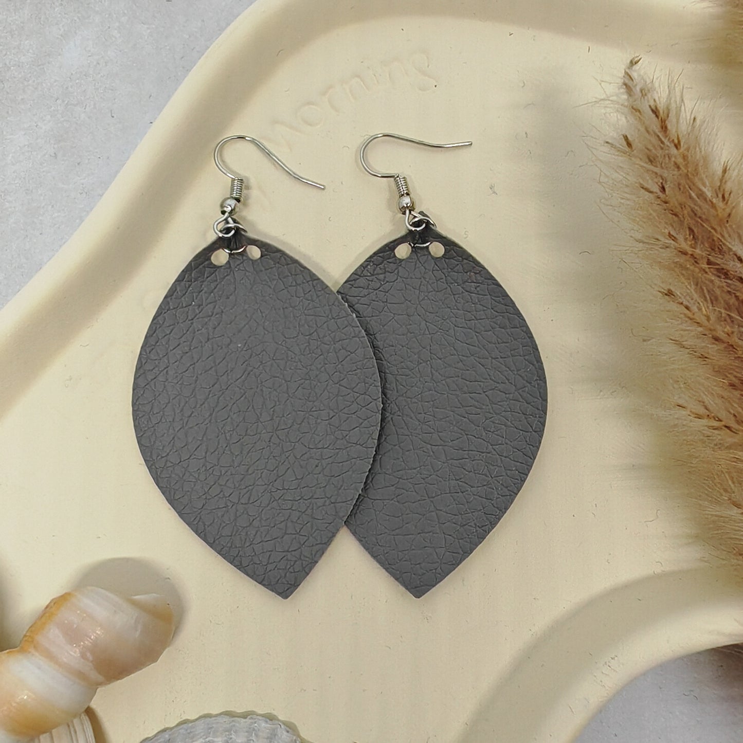 AÉRIENNE - boucles d'oreilles - grande feuille - PLUSIEURS COLORIS