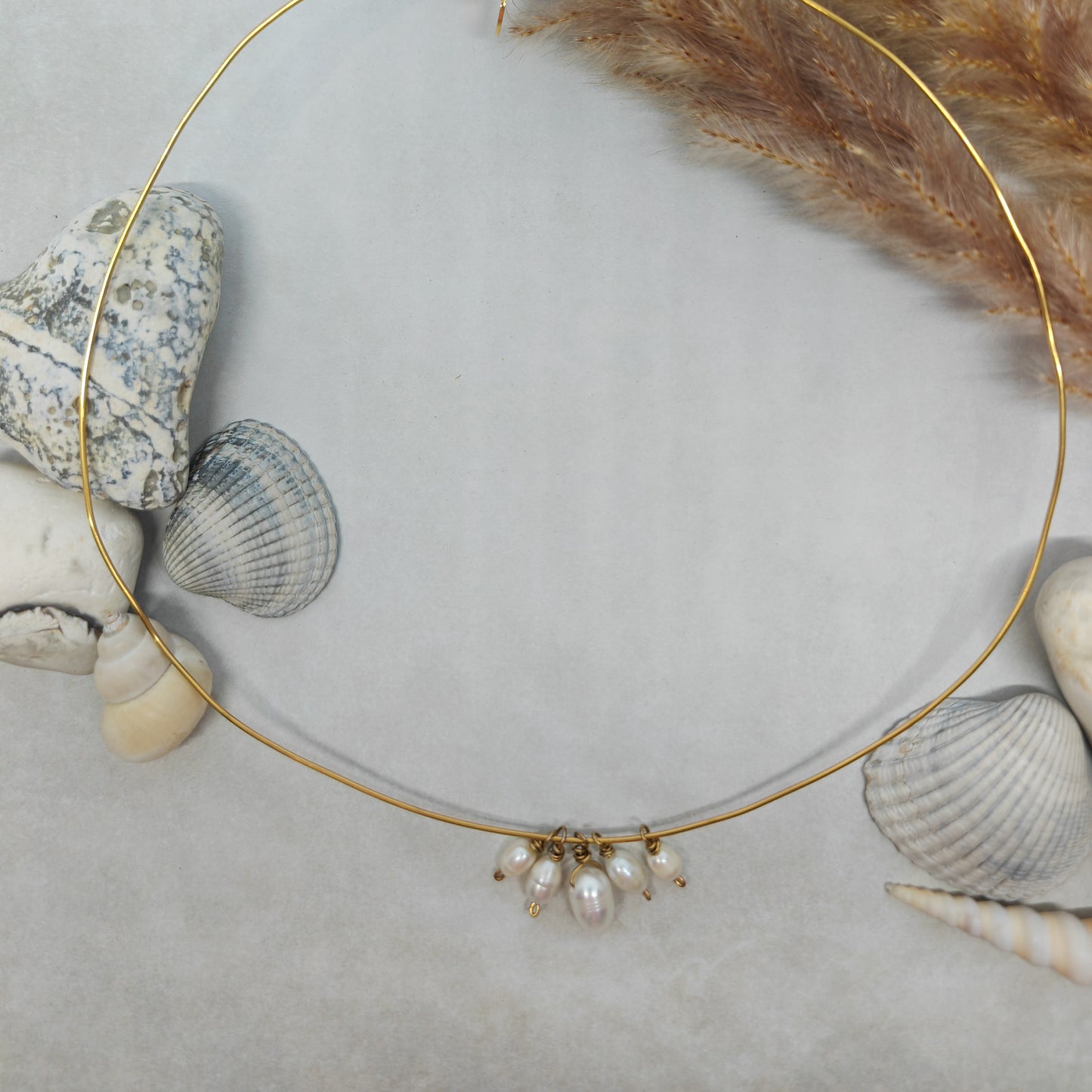 PRÉCIEUSE - collier jonc - 5 breloques en perles d'eau douce