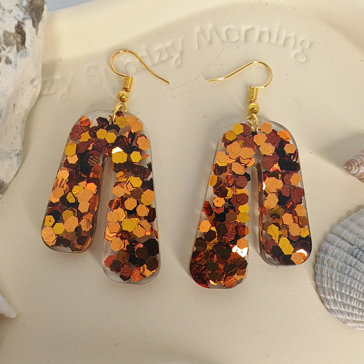 EXCENTRIQUE - boucles d'oreilles - résine et paillettes - plusieurs coloris