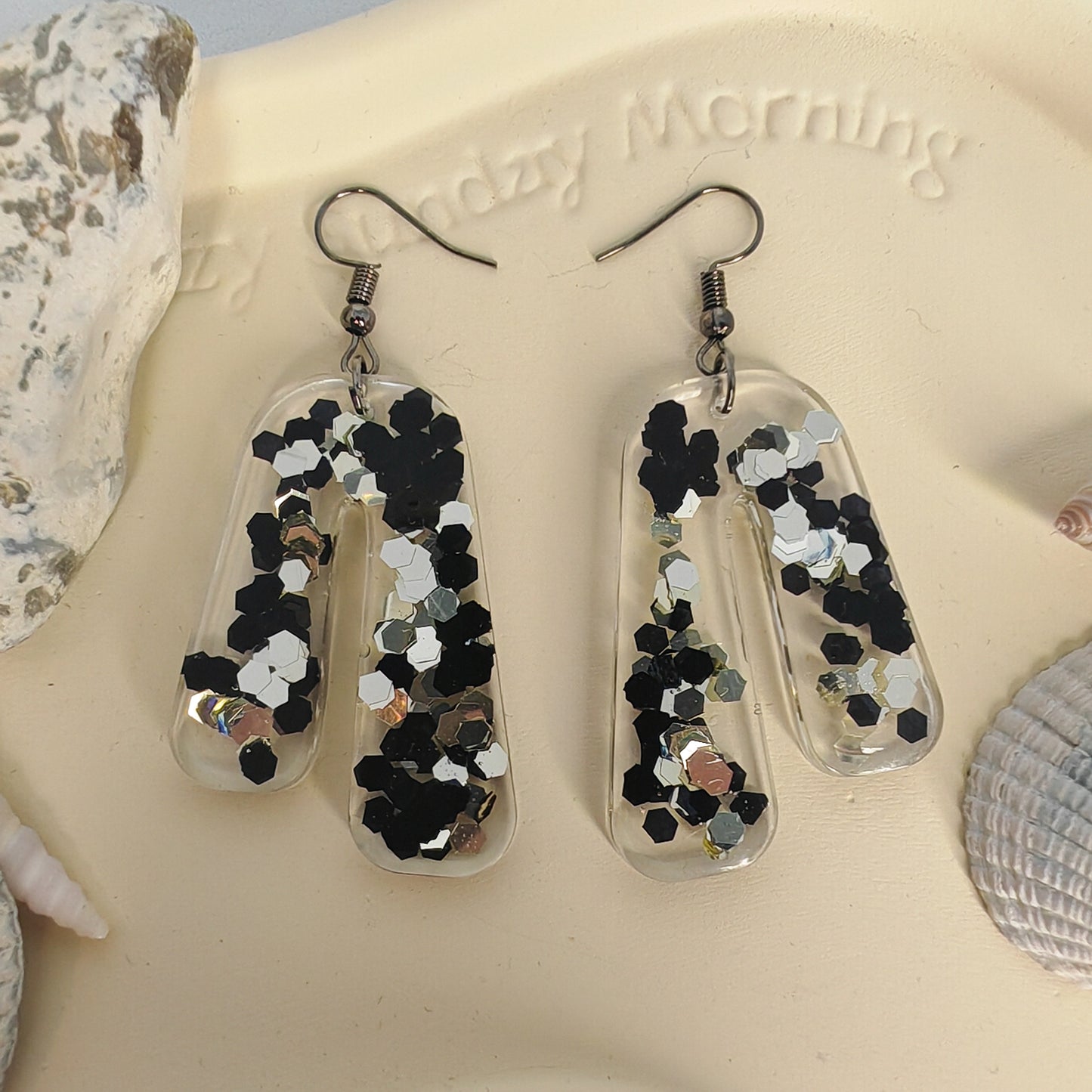 EXCENTRIQUE - boucles d'oreilles - résine et paillettes - plusieurs coloris