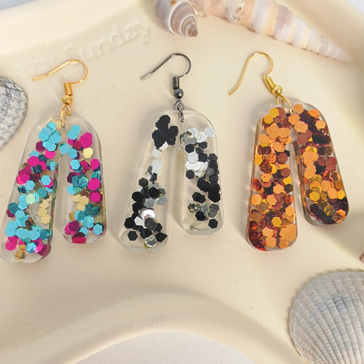 EXCENTRIQUE - boucles d'oreilles - résine et paillettes - plusieurs coloris