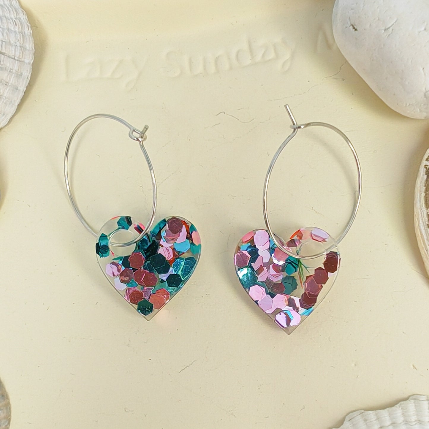 ETINCELANTE - boucles d'oreilles cœur résine et paillettes - PLUSIEURS COLORIS