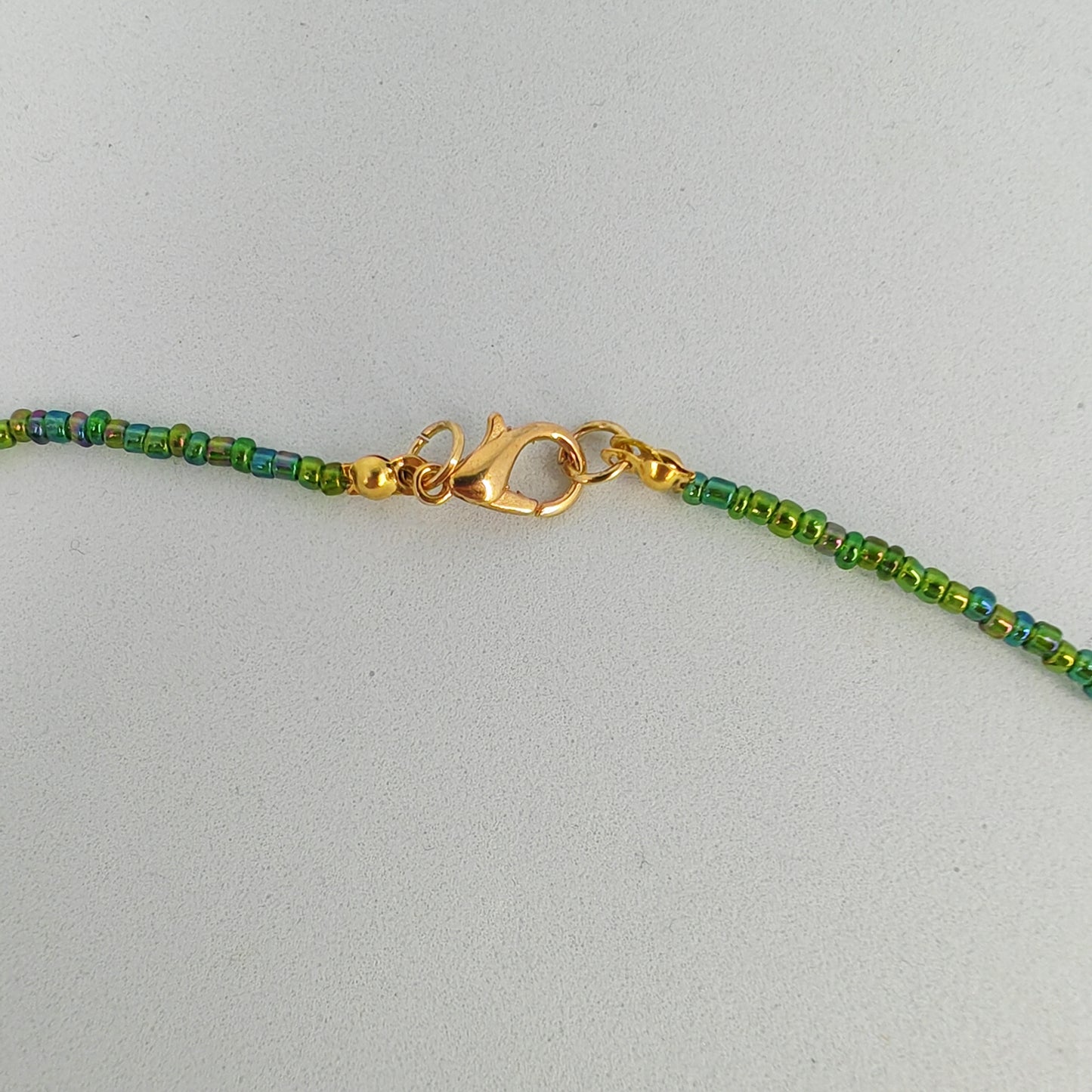 ENVOUTANTE - collier ras de cou - rocailles vertes