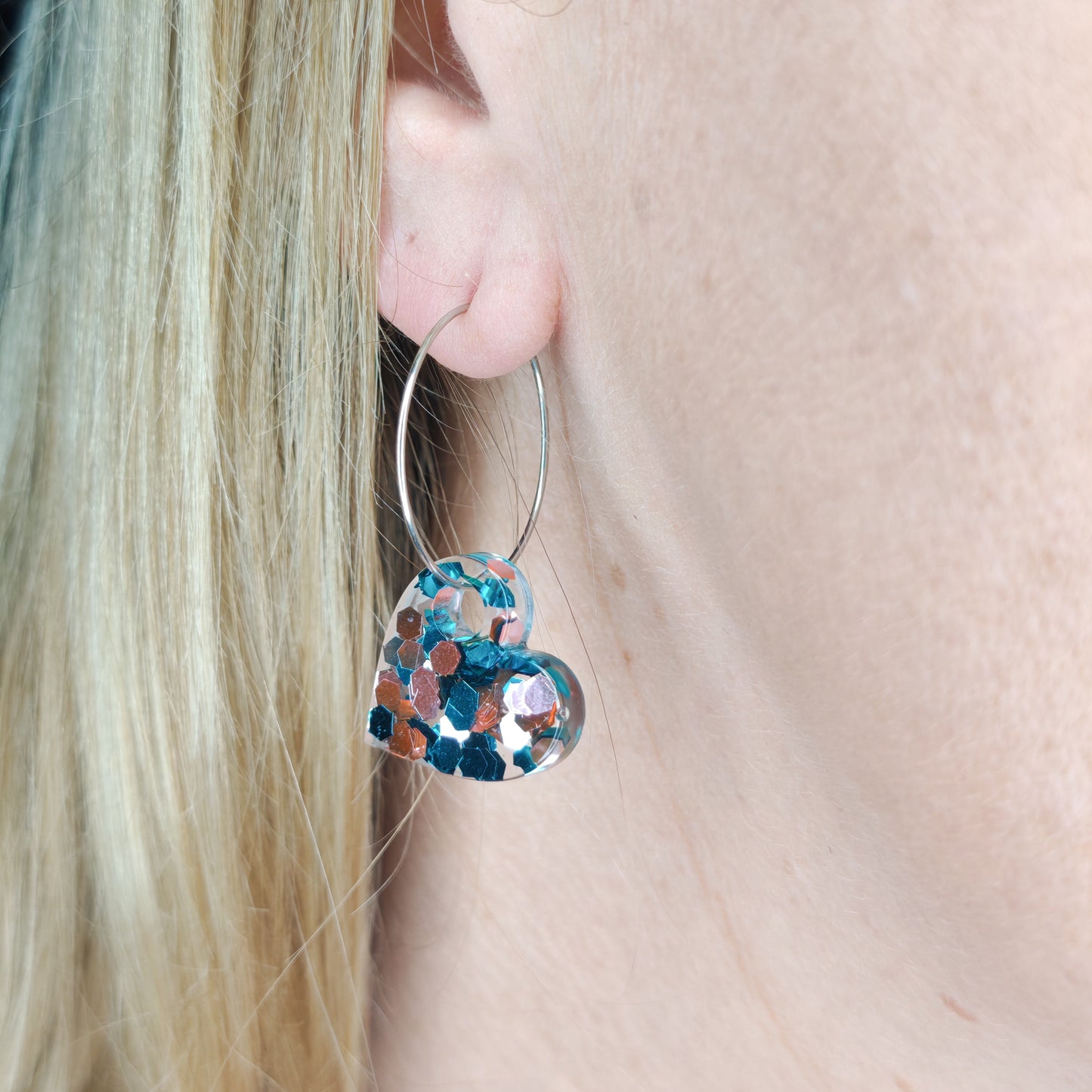 ETINCELANTE - boucles d'oreilles cœur résine et paillettes - PLUSIEURS COLORIS