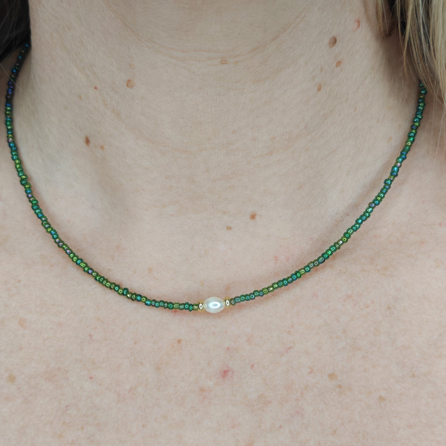 ENVOUTANTE - collier ras de cou - rocailles vertes