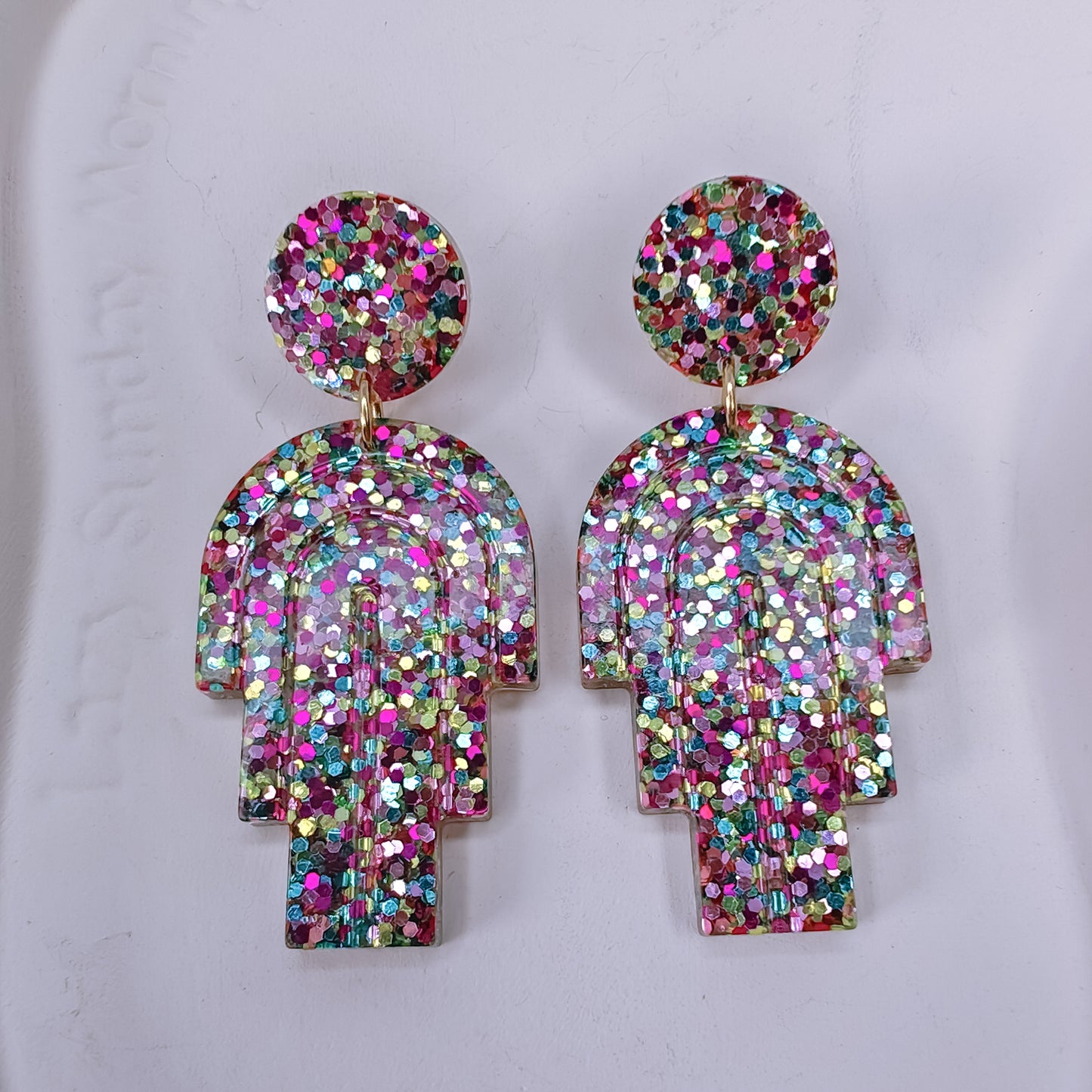 AUDACIEUSE - boucles d'oreilles - résine et paillettes multicolores