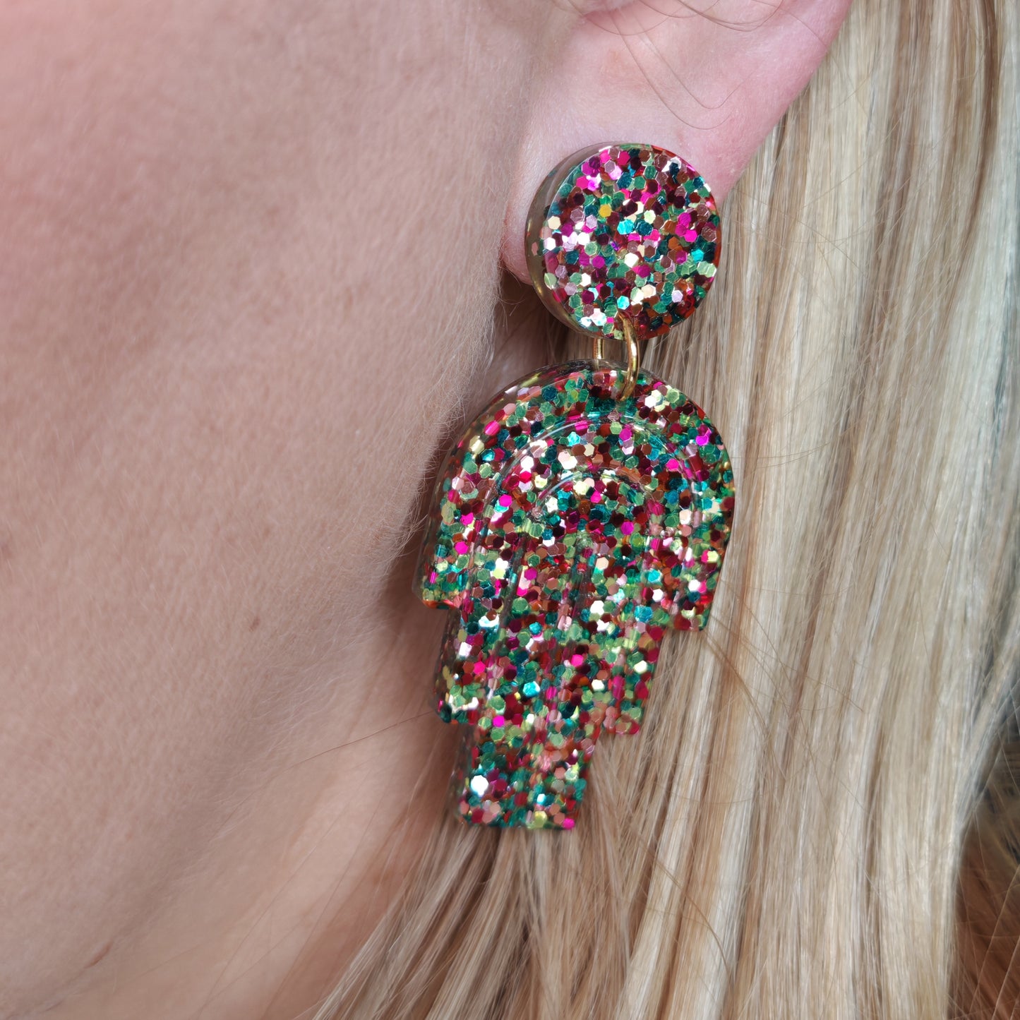 AUDACIEUSE - boucles d'oreilles - résine et paillettes multicolores