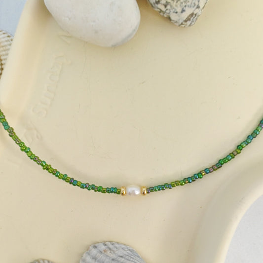 ENVOUTANTE - collier ras de cou - rocailles vertes